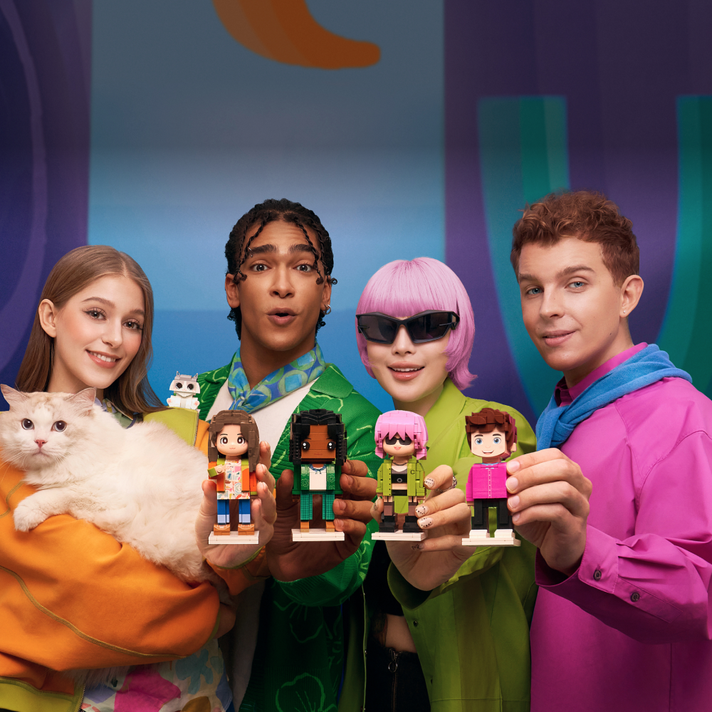 Personalized minifigures from photos by UNICUS featuring custom people, family, and pet brick figures