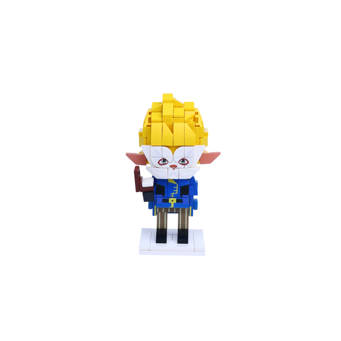 Pointy-Eared Sword Explorer custom brick figure, main product view